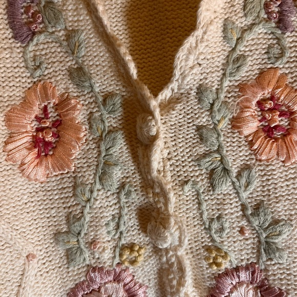Carolyr Taylor Vest - Picture 2 of 4